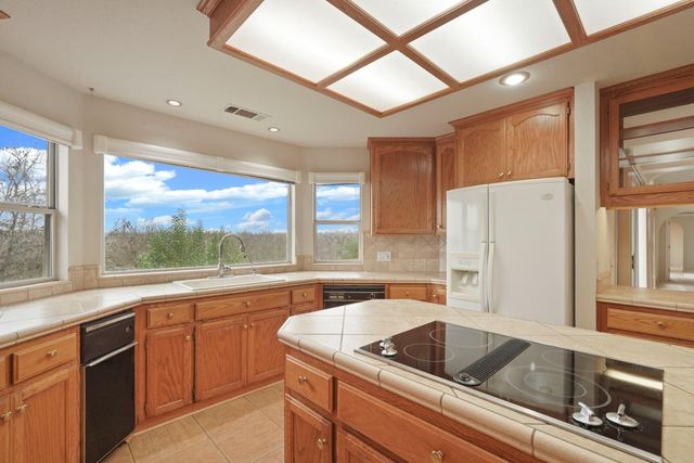 14055 Bluff Dr, Lockeford, CA 95237