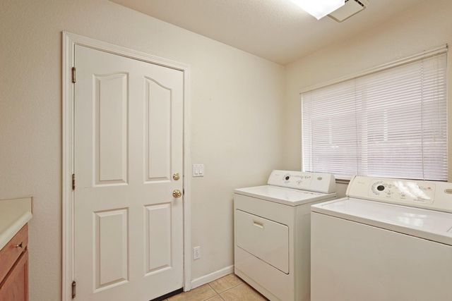 14055 Bluff Dr, Lockeford, CA 95237