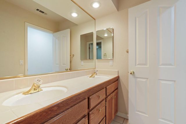 14055 Bluff Dr, Lockeford, CA 95237