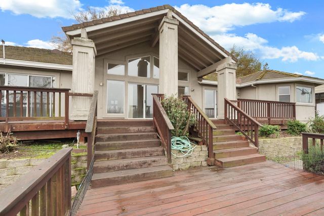 14055 Bluff Dr, Lockeford, CA 95237