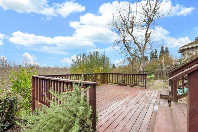 14055 Bluff Dr, Lockeford, CA 95237