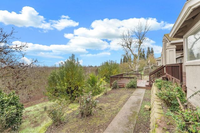 14055 Bluff Dr, Lockeford, CA 95237