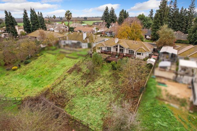 14055 Bluff Dr, Lockeford, CA 95237