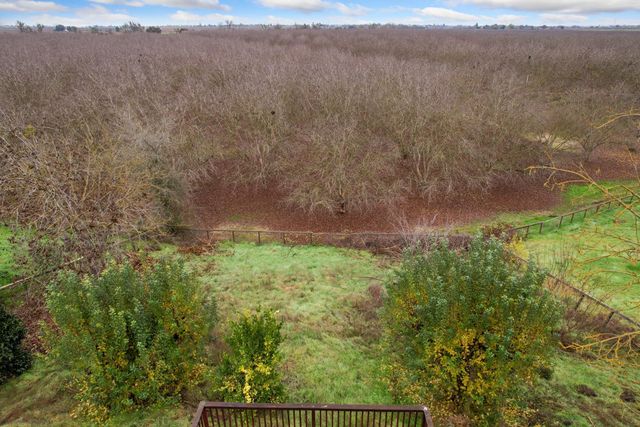 14055 Bluff Dr, Lockeford, CA 95237