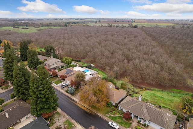 14055 Bluff Dr, Lockeford, CA 95237