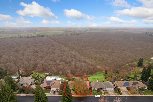 14055 Bluff Dr, Lockeford, CA 95237