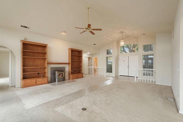 14055 Bluff Dr, Lockeford, CA 95237