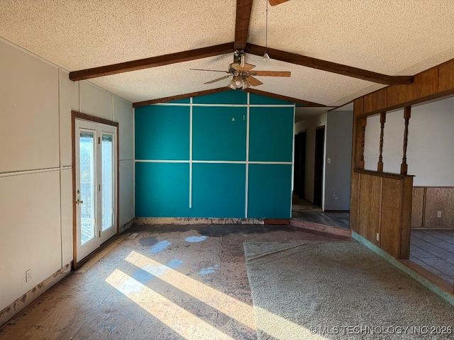 9390 Hedge Road, Henryetta, OK 74437