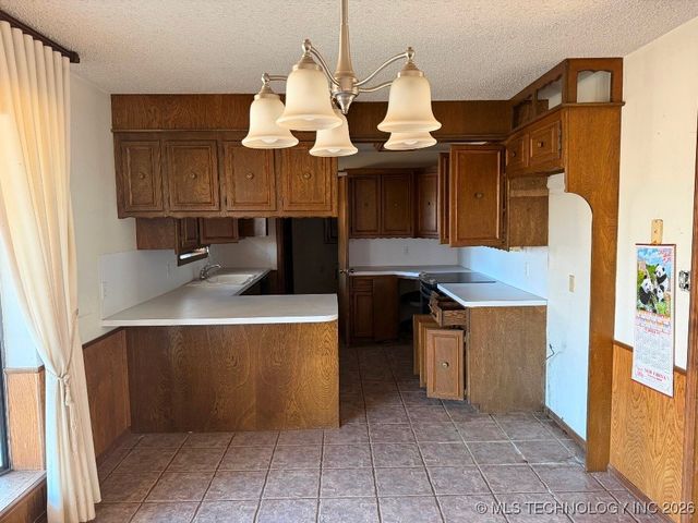 9390 Hedge Road, Henryetta, OK 74437