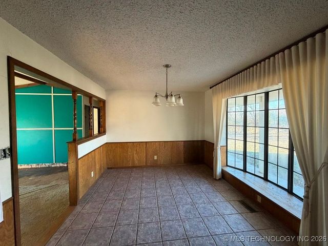 9390 Hedge Road, Henryetta, OK 74437