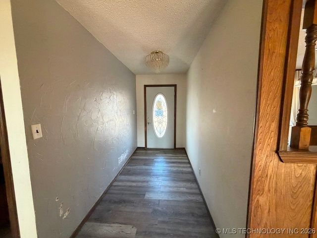 9390 Hedge Road, Henryetta, OK 74437