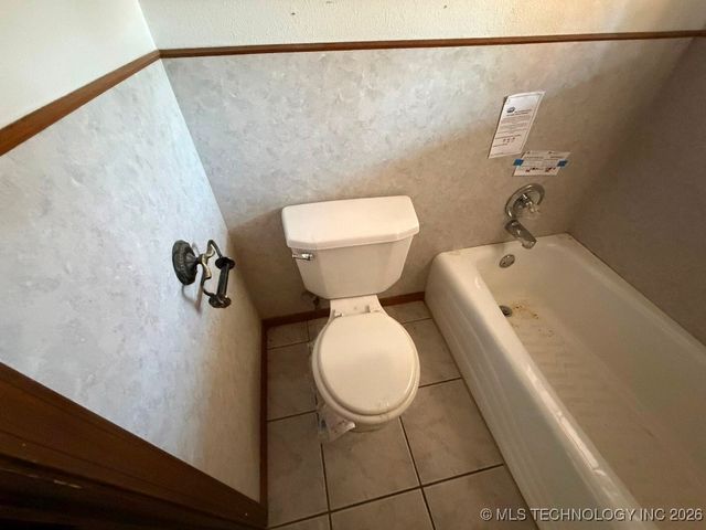 9390 Hedge Road, Henryetta, OK 74437