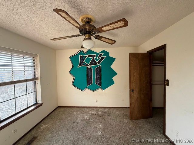 9390 Hedge Road, Henryetta, OK 74437