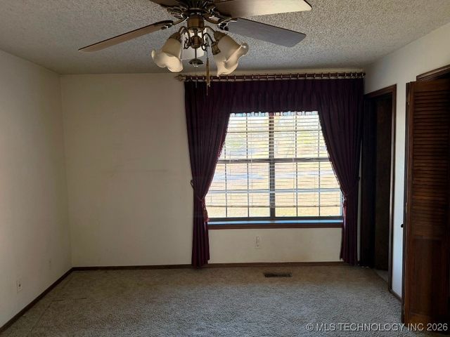 9390 Hedge Road, Henryetta, OK 74437