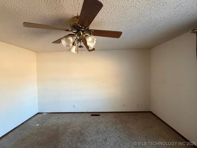 9390 Hedge Road, Henryetta, OK 74437