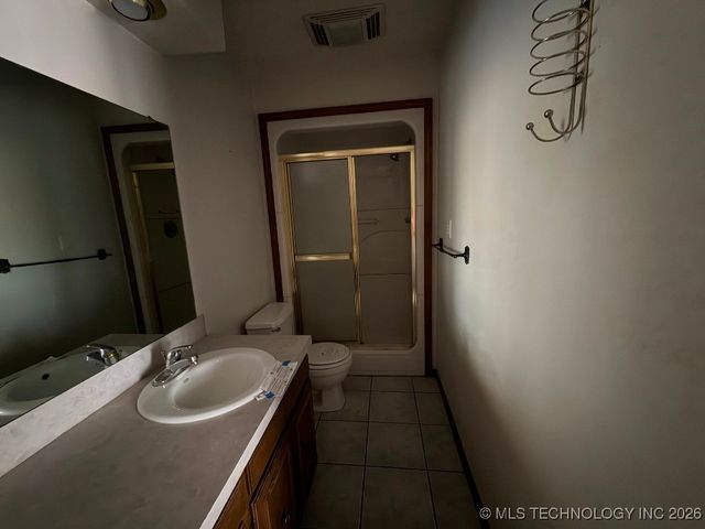 9390 Hedge Road, Henryetta, OK 74437