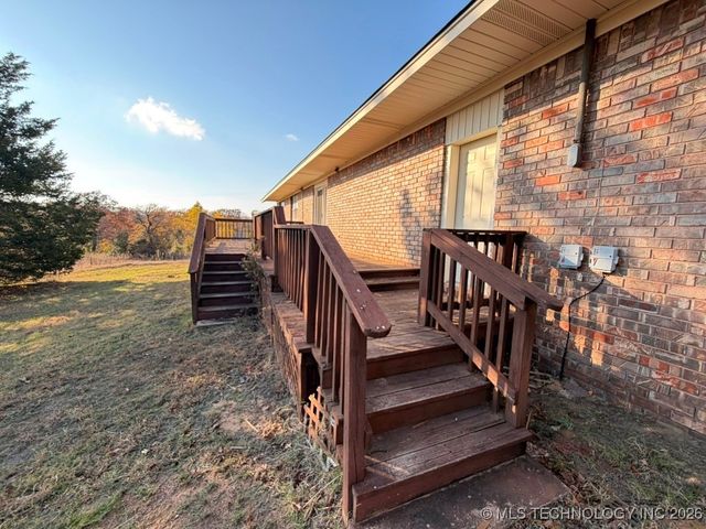 9390 Hedge Road, Henryetta, OK 74437