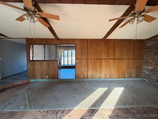 9390 Hedge Road, Henryetta, OK 74437