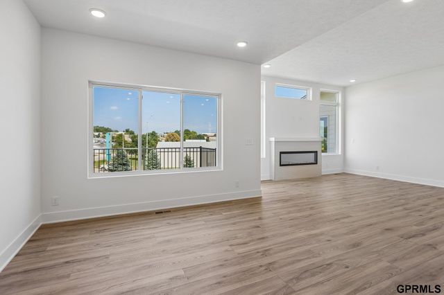 7711 S 180 Avenue, Omaha, NE 68136