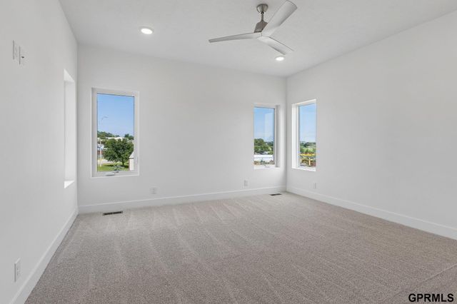 7711 S 180 Avenue, Omaha, NE 68136