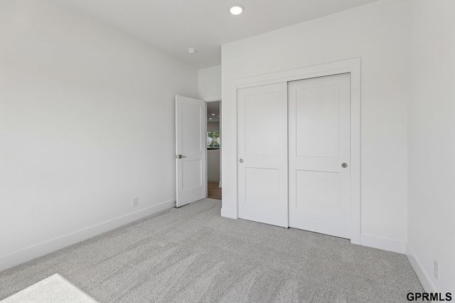 7711 S 180 Avenue, Omaha, NE 68136