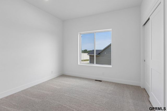 7711 S 180 Avenue, Omaha, NE 68136