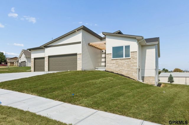 7711 S 180 Avenue, Omaha, NE 68136