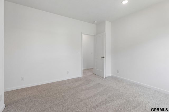 7711 S 180 Avenue, Omaha, NE 68136