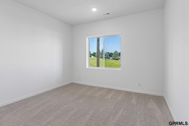 7711 S 180 Avenue, Omaha, NE 68136
