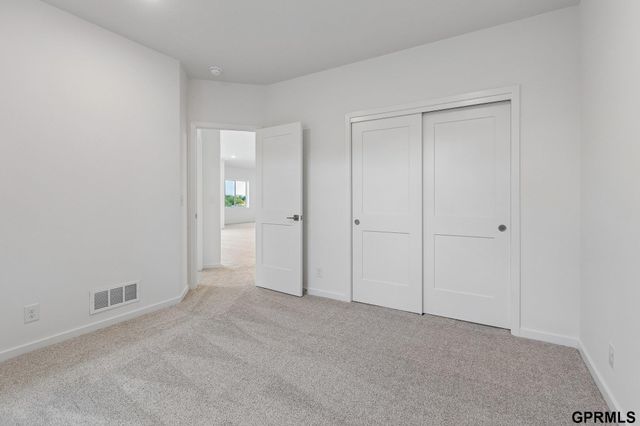 7711 S 180 Avenue, Omaha, NE 68136