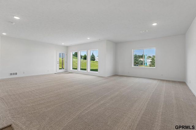 7711 S 180 Avenue, Omaha, NE 68136
