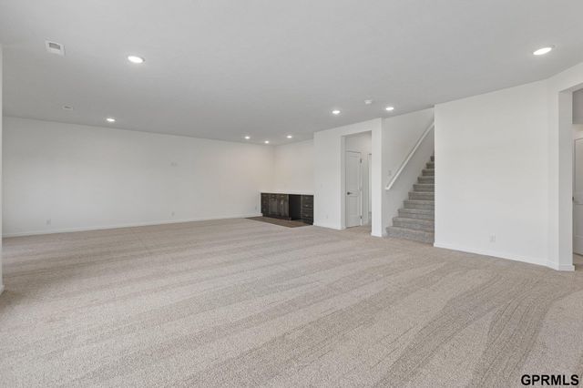 7711 S 180 Avenue, Omaha, NE 68136