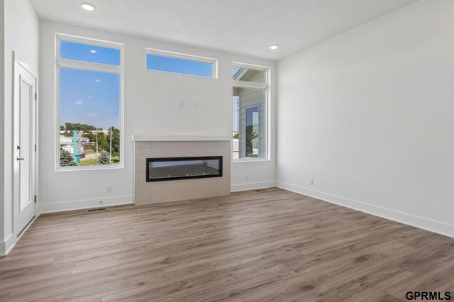 7711 S 180 Avenue, Omaha, NE 68136