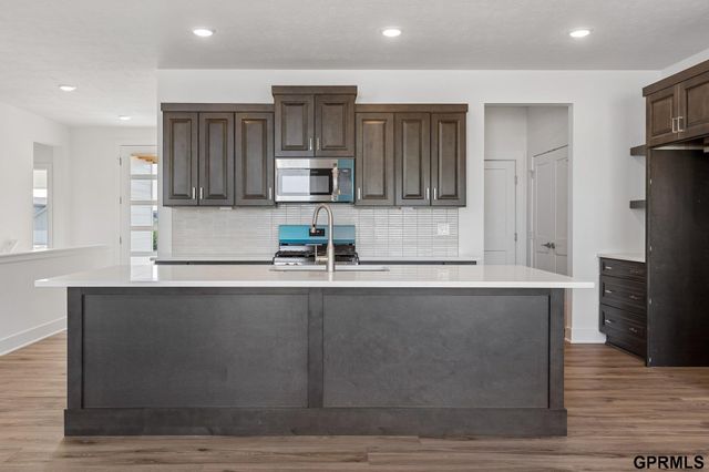 7711 S 180 Avenue, Omaha, NE 68136