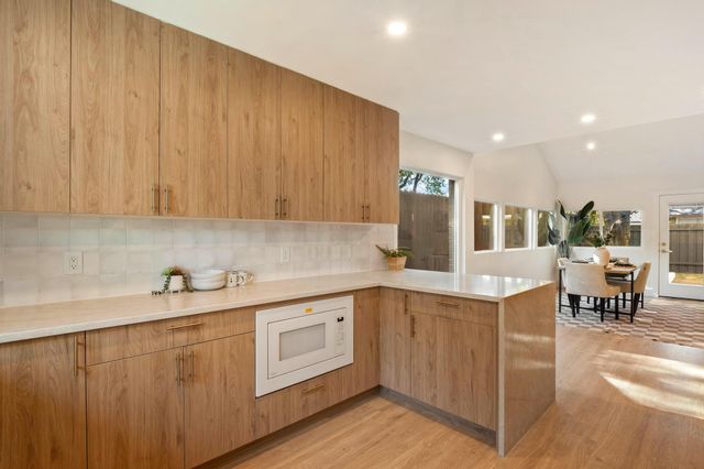 7010 Meadow RUN, Austin, TX 78745