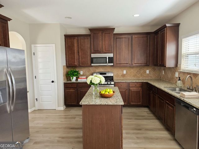 3639 Lake End Drive, Loganville, GA 30052