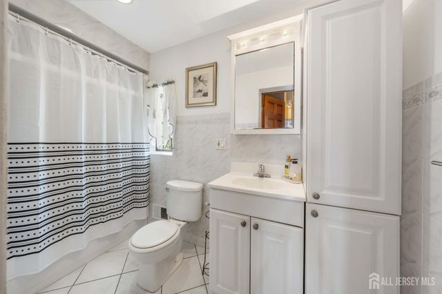 4 Jeanette Street, Carteret, NJ 07008