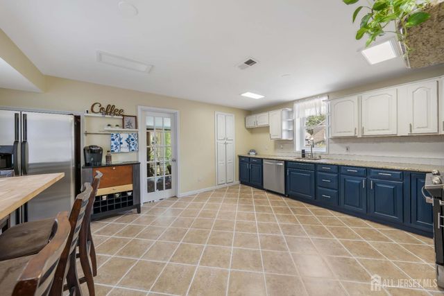 4 Jeanette Street, Carteret, NJ 07008