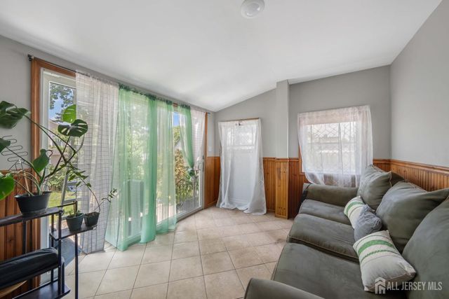 4 Jeanette Street, Carteret, NJ 07008