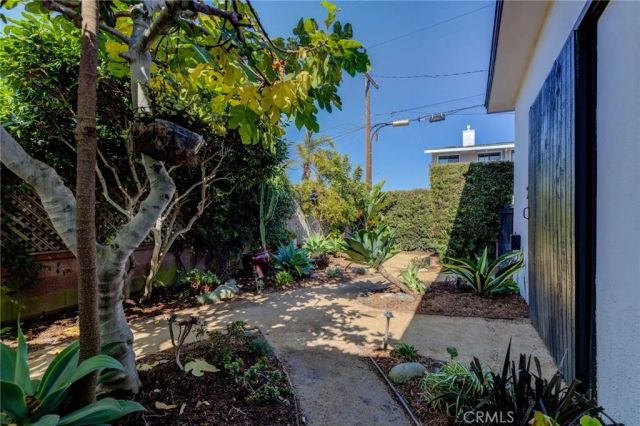 824 7th Street, Hermosa Beach, CA 90254