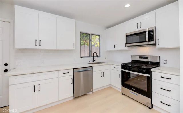 824 7th Street, Hermosa Beach, CA 90254