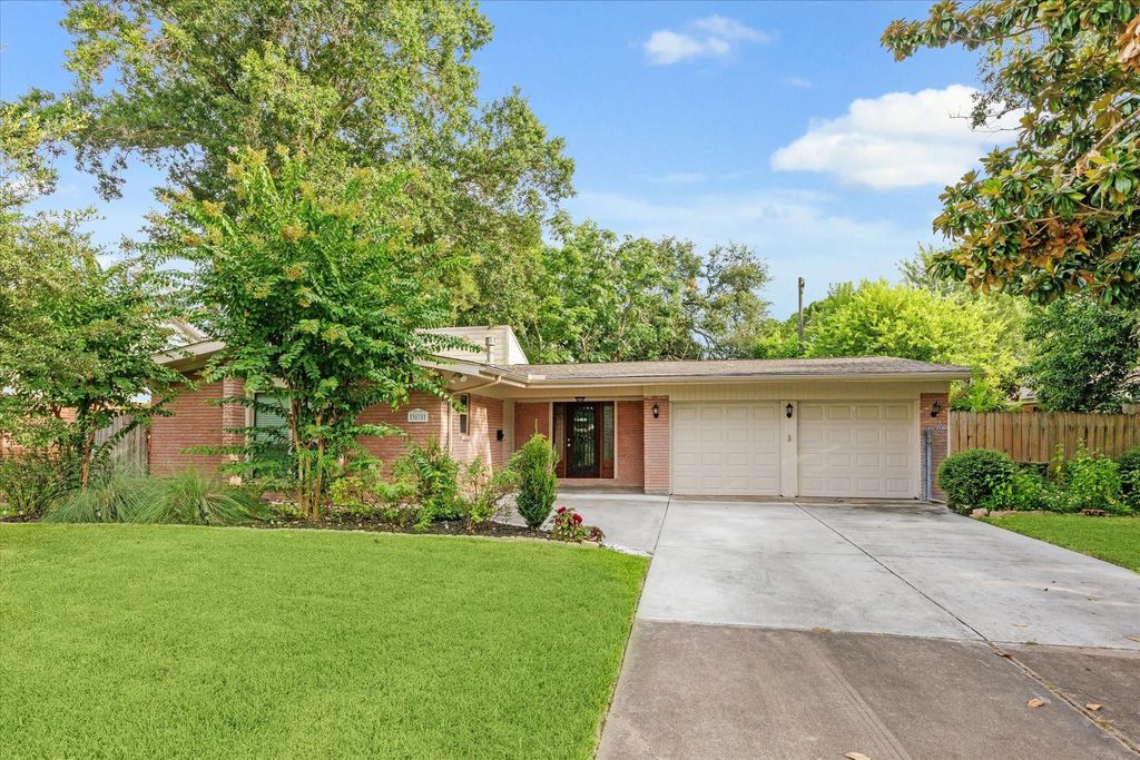 9615 Meadowcroft Drive, Houston, TX 77063
