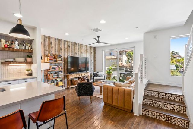 2537 State St., Carlsbad, CA 92008