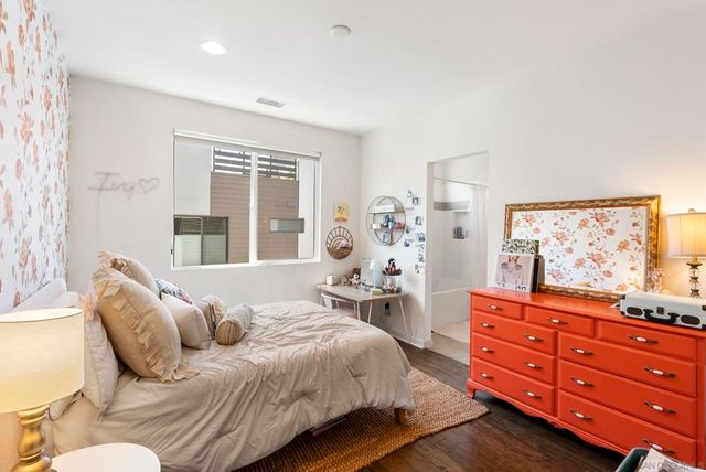 2537 State St., Carlsbad, CA 92008