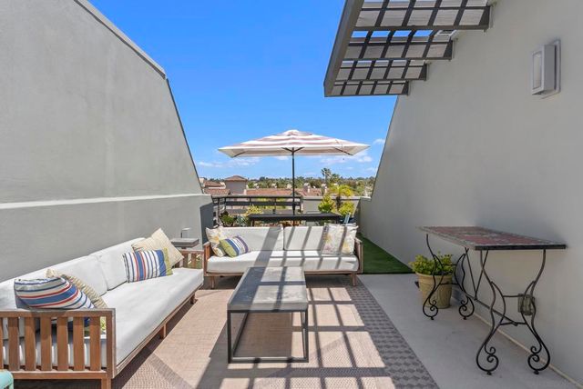 2537 State St., Carlsbad, CA 92008