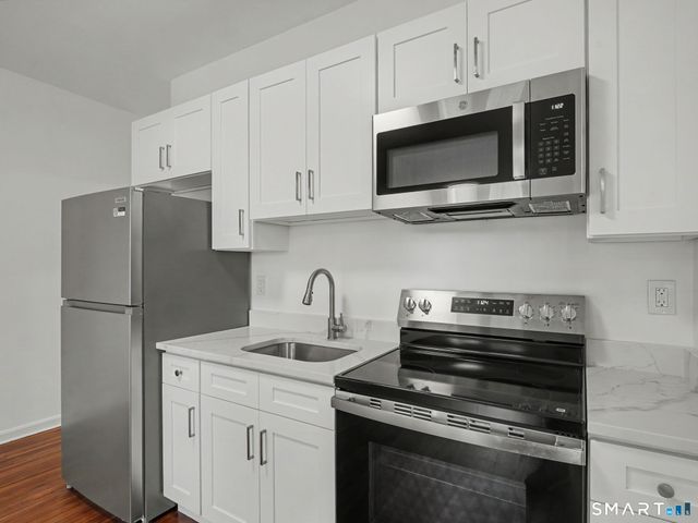 28 East Walnut Street, Stamford, CT 06902