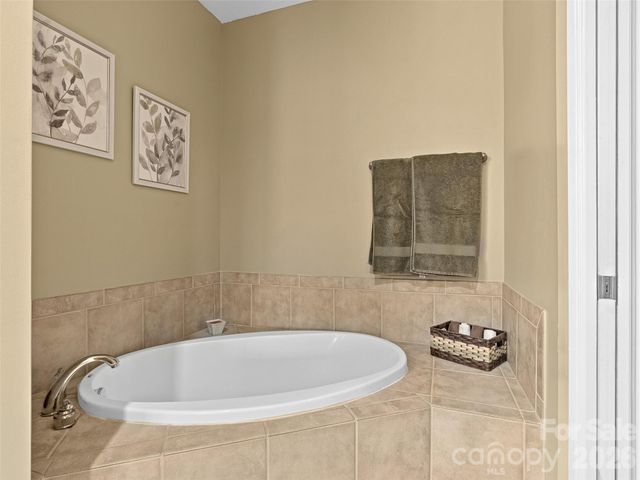 9 Kenilworth Knoll 420, Asheville, NC 28805