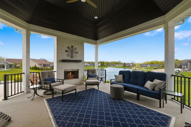 10479 Beaugreen Cove, Leo, IN 46765
