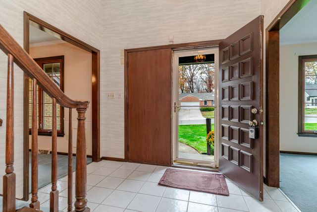 111 N Nob Hill Drive, Gahanna, OH 43230