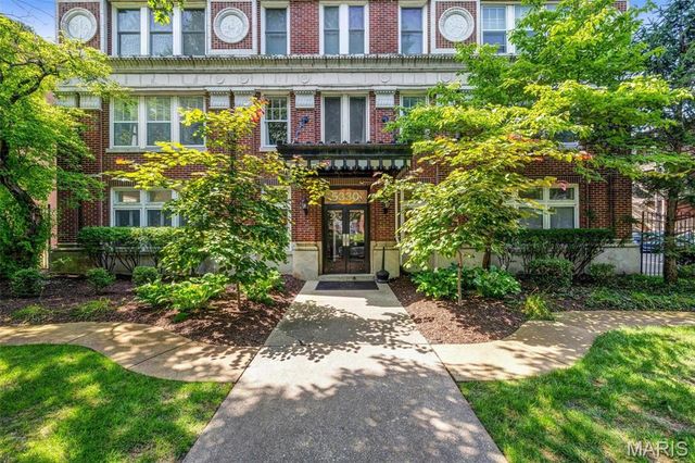 5330 Pershing Avenue 406, St Louis, MO 63112
